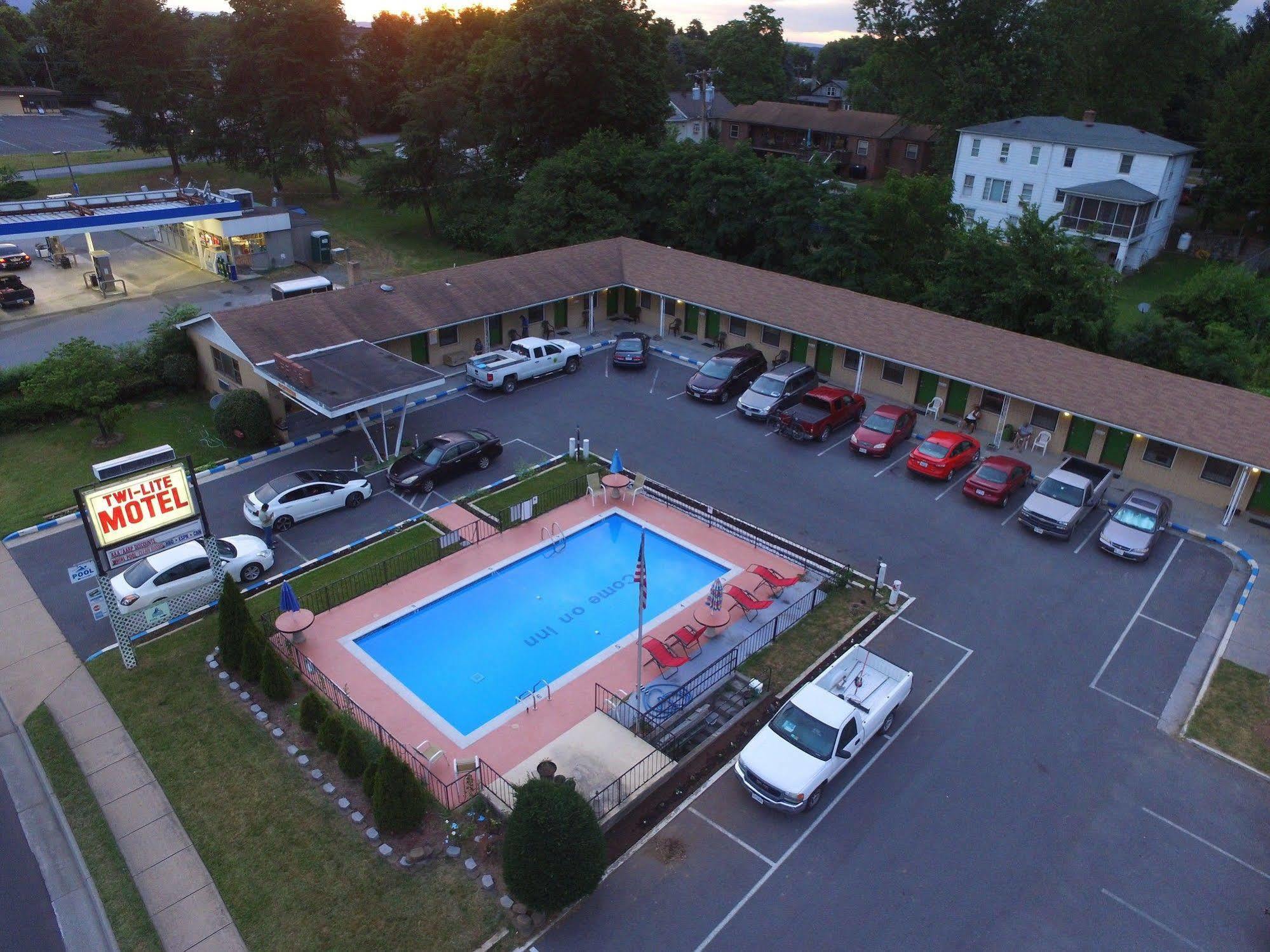 Twi-Lite Inn Фронт-Ройал Экстерьер фото